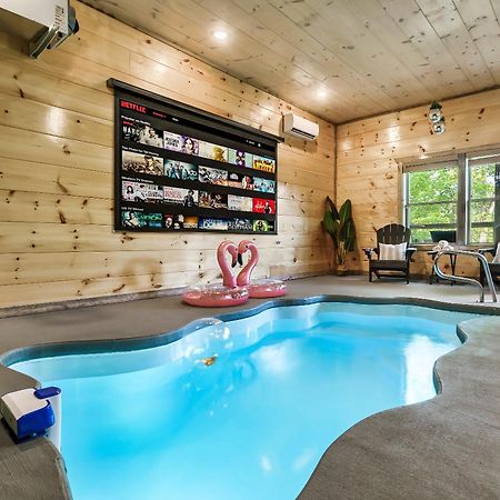 Spring Sale! Indoor Pool, Pet Stays Free, Movie, Hottub Sevierville Exterior photo