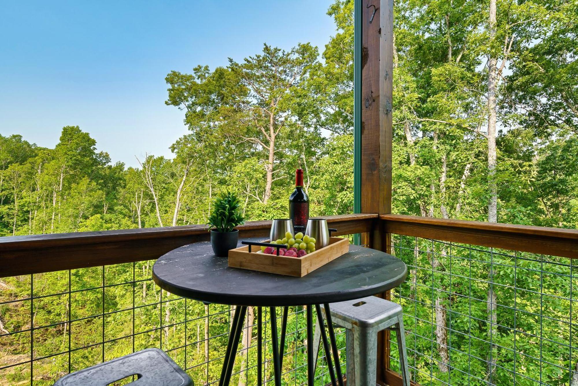 Spring Sale! Indoor Pool, Pet Stays Free, Movie, Hottub Sevierville Exterior photo