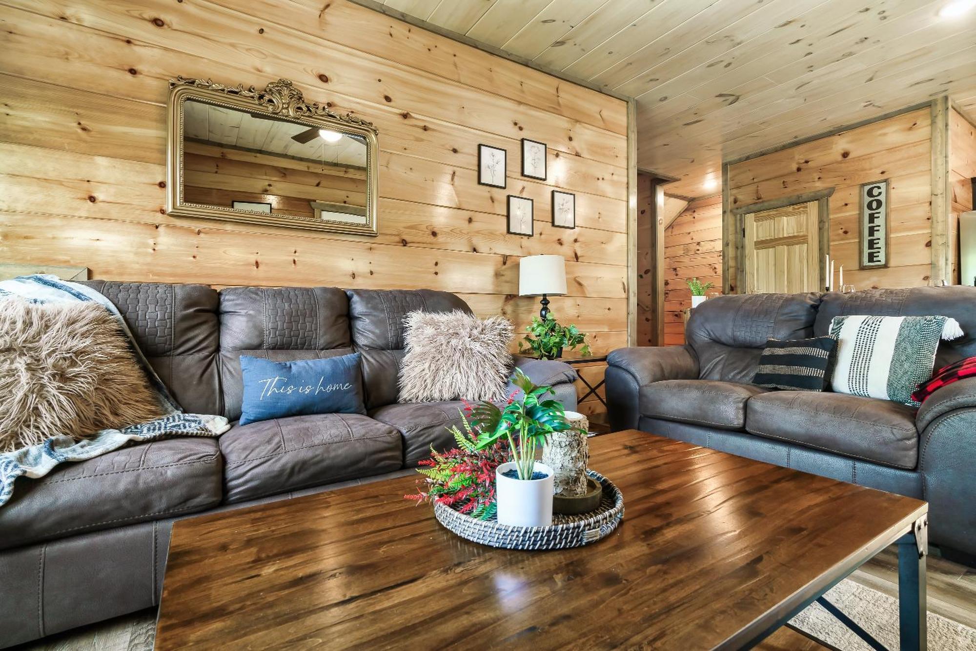 Spring Sale! Indoor Pool, Pet Stays Free, Movie, Hottub Sevierville Exterior photo