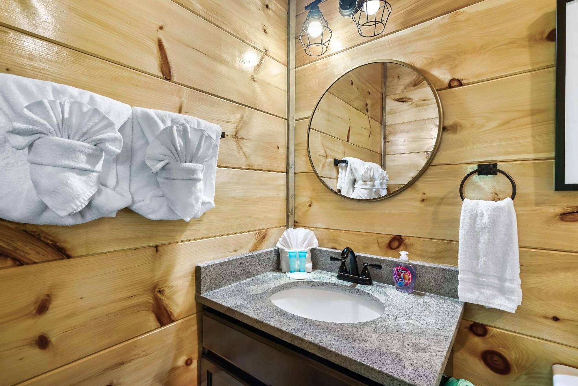 Spring Sale! Indoor Pool, Pet Stays Free, Movie, Hottub Sevierville Exterior photo