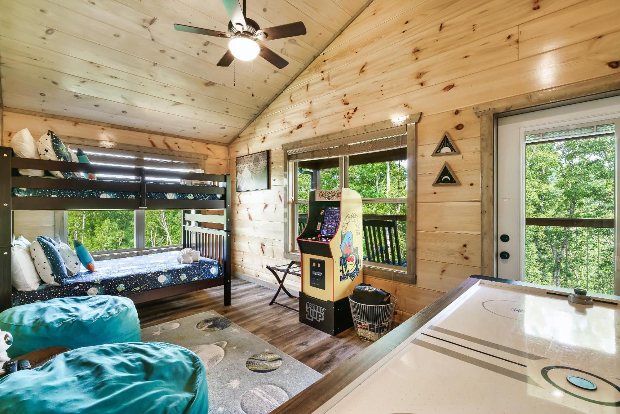 Spring Sale! Indoor Pool, Pet Stays Free, Movie, Hottub Sevierville Exterior photo
