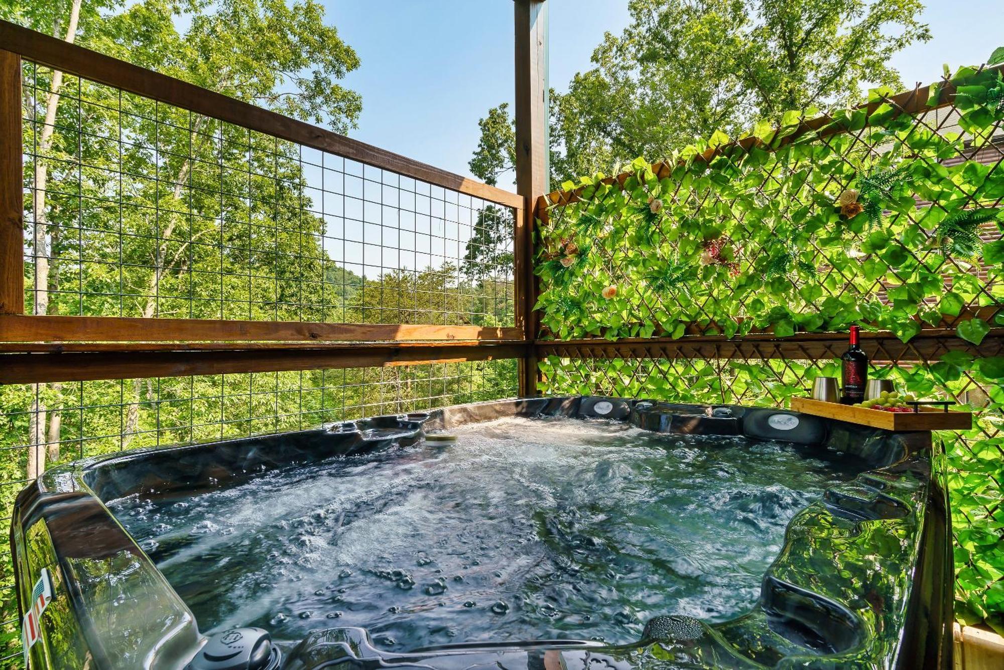 Spring Sale! Indoor Pool, Pet Stays Free, Movie, Hottub Sevierville Exterior photo