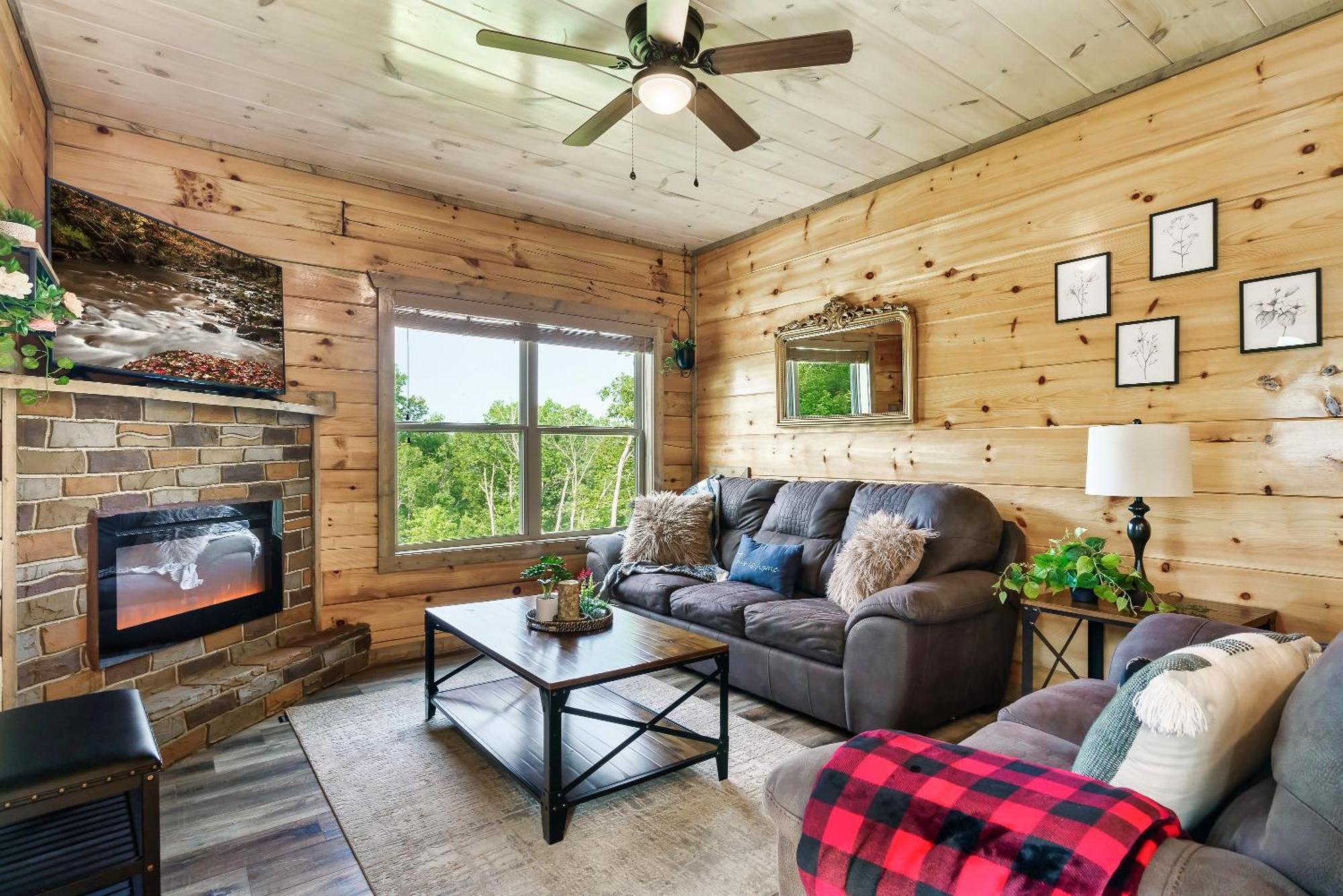 Spring Sale! Indoor Pool, Pet Stays Free, Movie, Hottub Sevierville Exterior photo