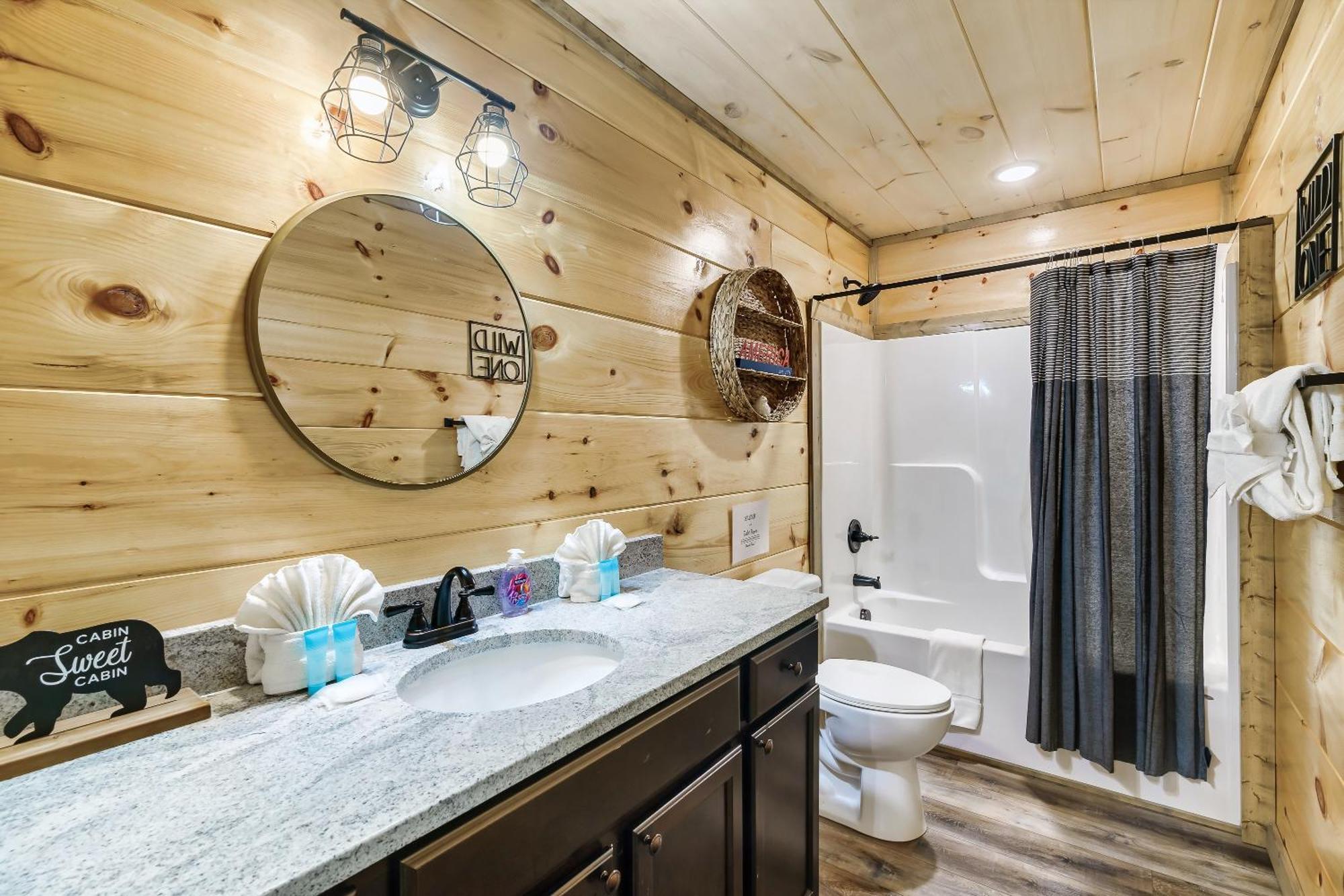 Spring Sale! Indoor Pool, Pet Stays Free, Movie, Hottub Sevierville Exterior photo