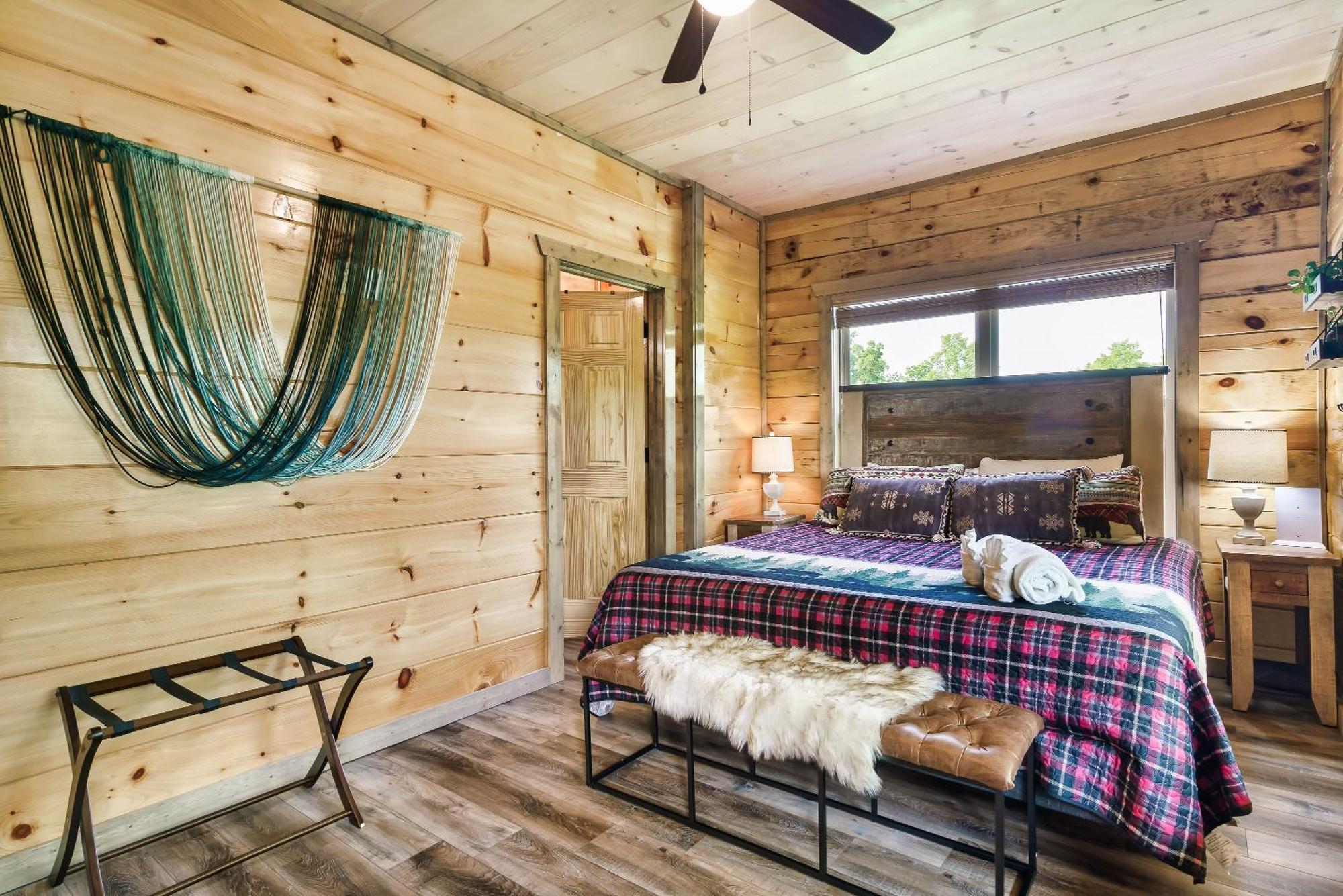 Spring Sale! Indoor Pool, Pet Stays Free, Movie, Hottub Sevierville Exterior photo