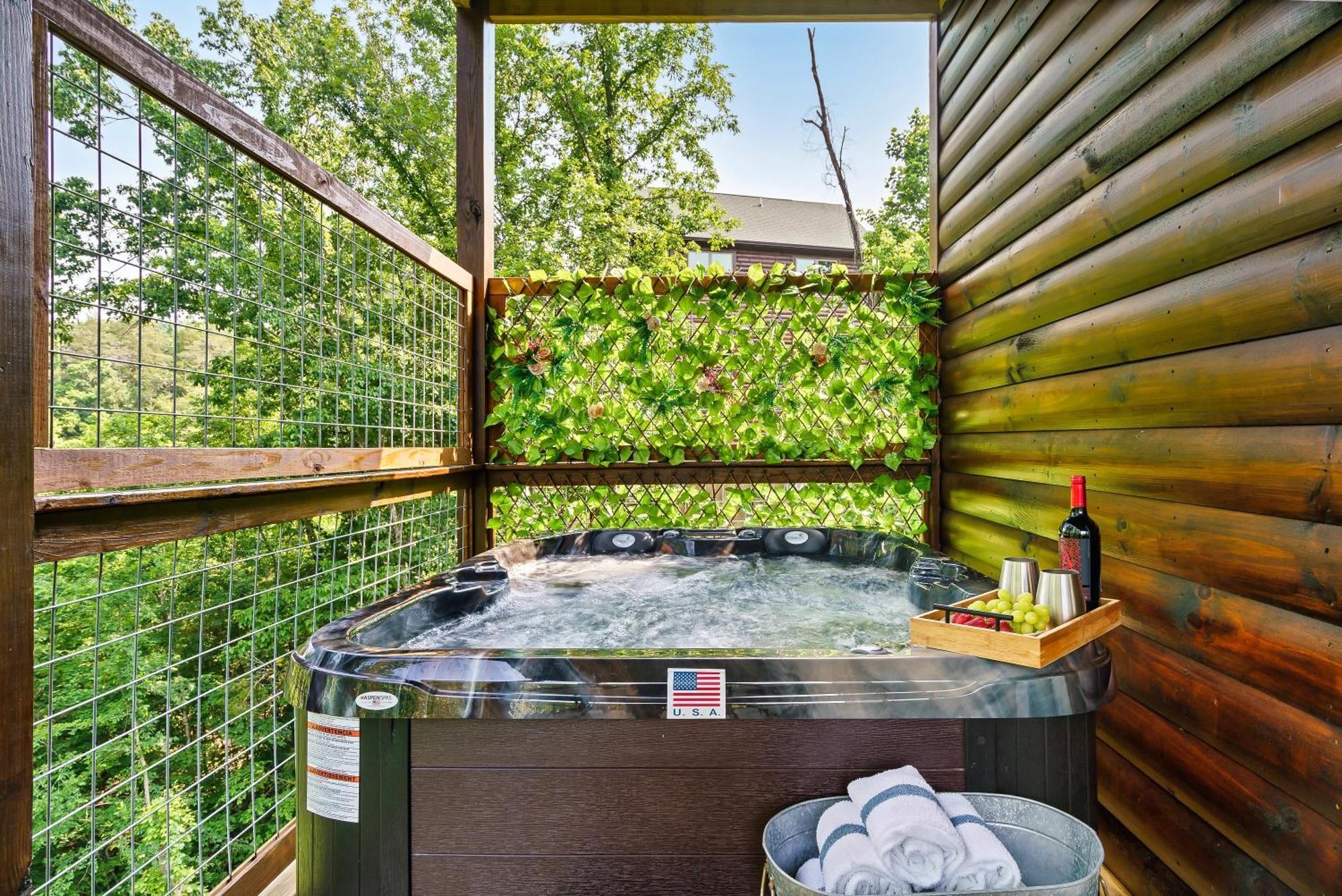 Spring Sale! Indoor Pool, Pet Stays Free, Movie, Hottub Sevierville Exterior photo