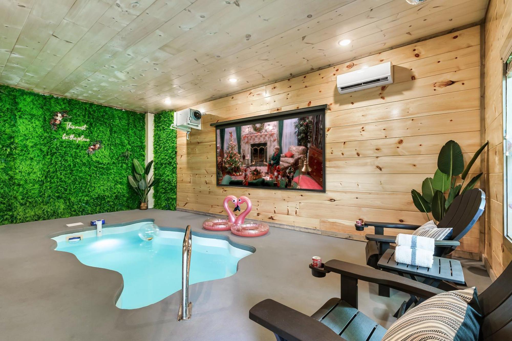 Spring Sale! Indoor Pool, Pet Stays Free, Movie, Hottub Sevierville Exterior photo
